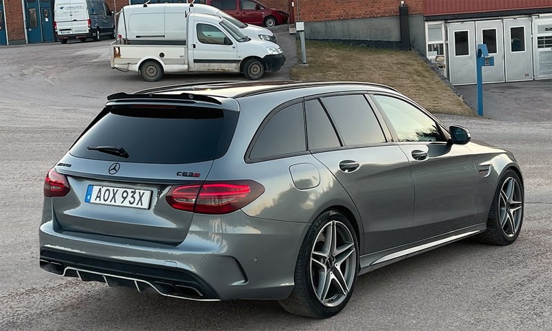 Silvermetallic Mercedes Benz AMG C63 S Touring stulen i Kungsbacka