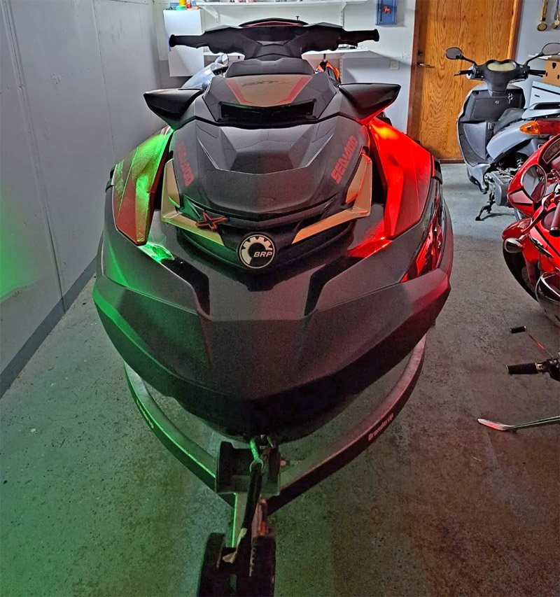 Vattenskoter Sea Doo RXT-X 300 RS lastad på trailer stulen i Falun