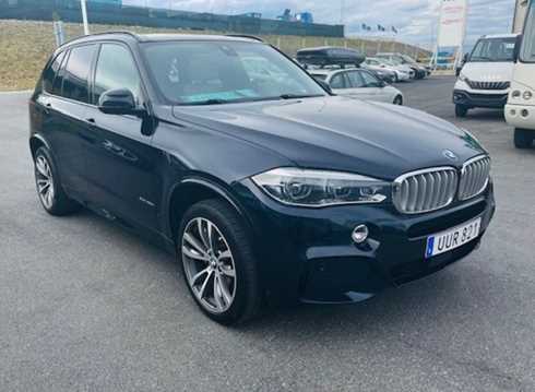 Svart BMW X5 Xdrive 40E stulen i Vallentuna