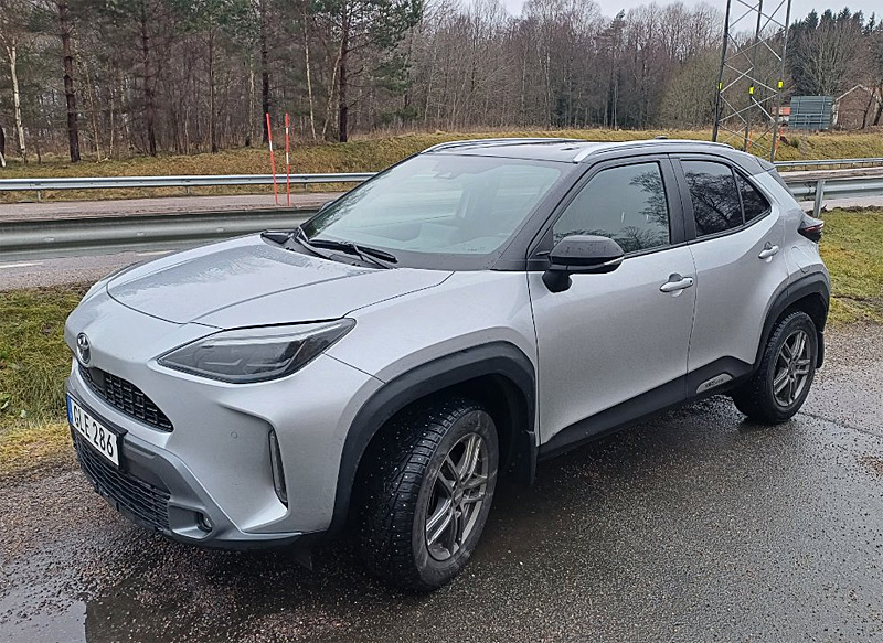 Silvermetallic Toyota Yaris Cross Hybrid AWD stulen i Värtahamnen, Stockholm