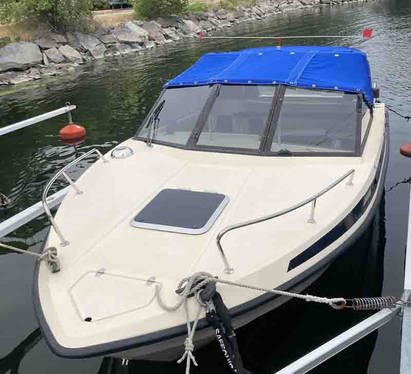 Uttern 6200 DC med 115 Hk Mercury Optimax stulen i Bergshamra, Stockholm
