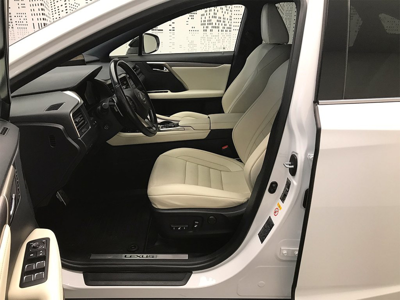 Vit Lexus RX 450h AWD F-Sport stulen i Sundbyberg utanför Stockholm