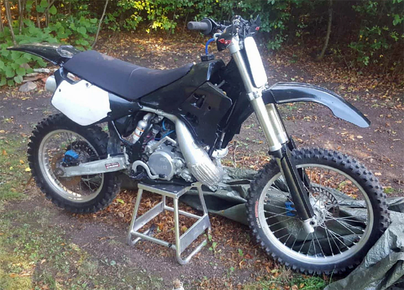 Svart crossmc Yamaha WR 250 Z stulen i Taxinge utanför Nykvarn