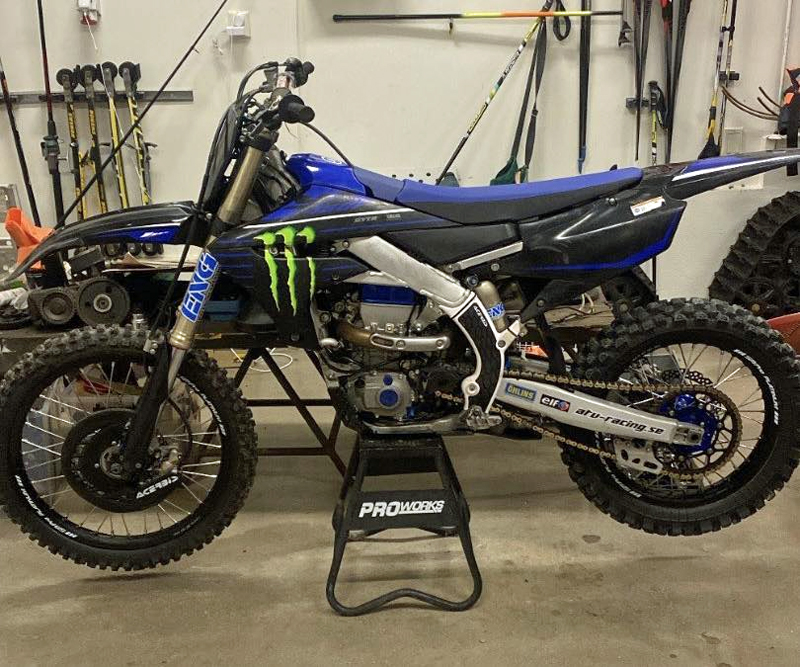 Husqvarna 701 Supermoto och Yamaha YZF 450 stulna i Stallarholmen
