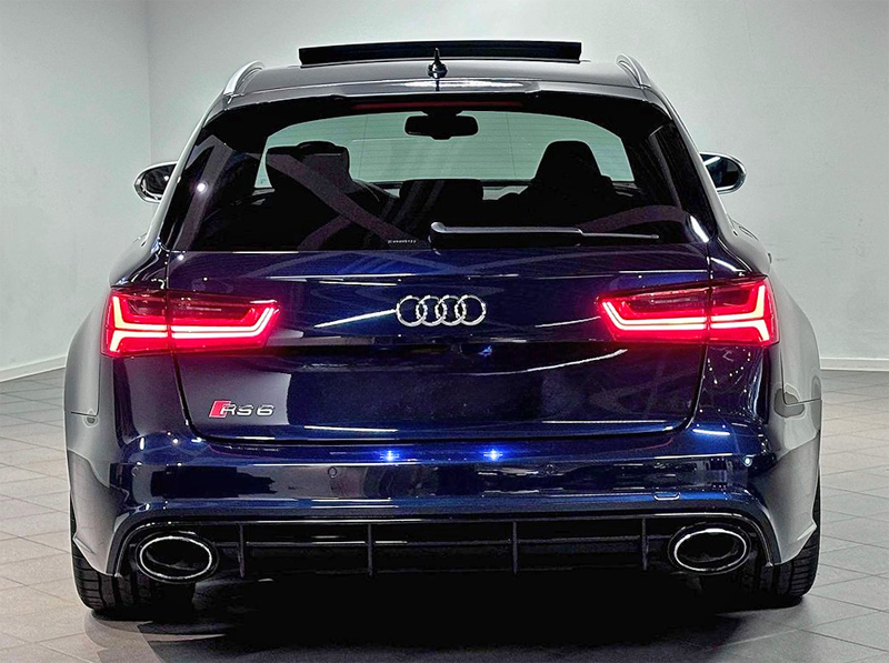 Blå metallic Audi RS6 Avant Quattro stulen på Södermalm i Stockholm