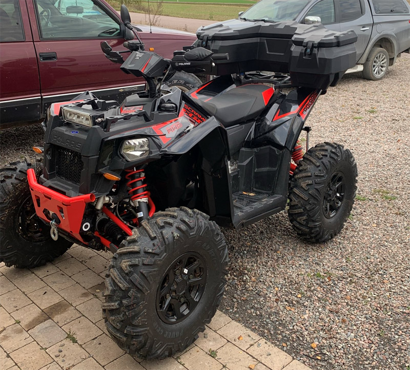 Polaris Scrambler XP 1000 S stulen söder om Östervåla