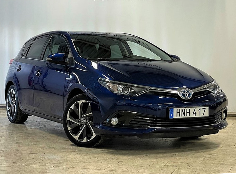 Blå metallic Toyota Auris Hybrid stulen i Norrköping
