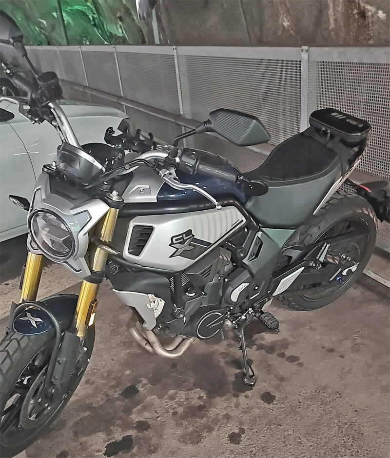 Motorcykel CF Moto CL 700-X stulen i Hägersten, Stockholm