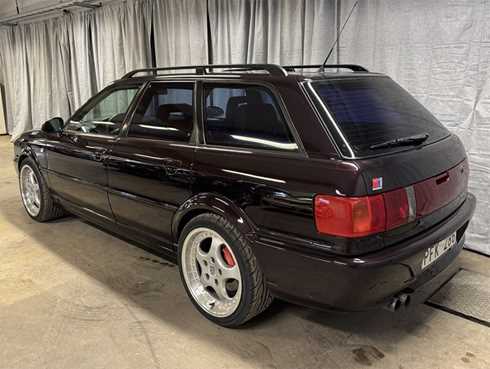 Mörkt röd Audi/Porsche Avant RS2 stulen i Gesala norr om Västerås
