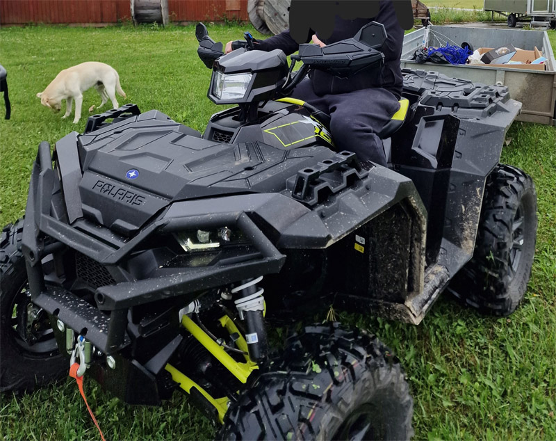 Polaris Sportsman XP 1000 S stulen norr om Delsbo