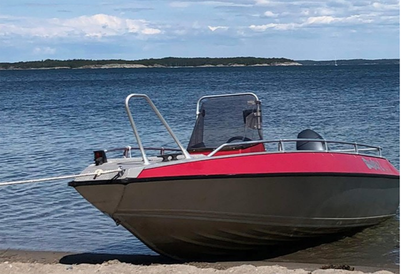 Buster L med 50 Hk Yamaha stulen i Trosa
