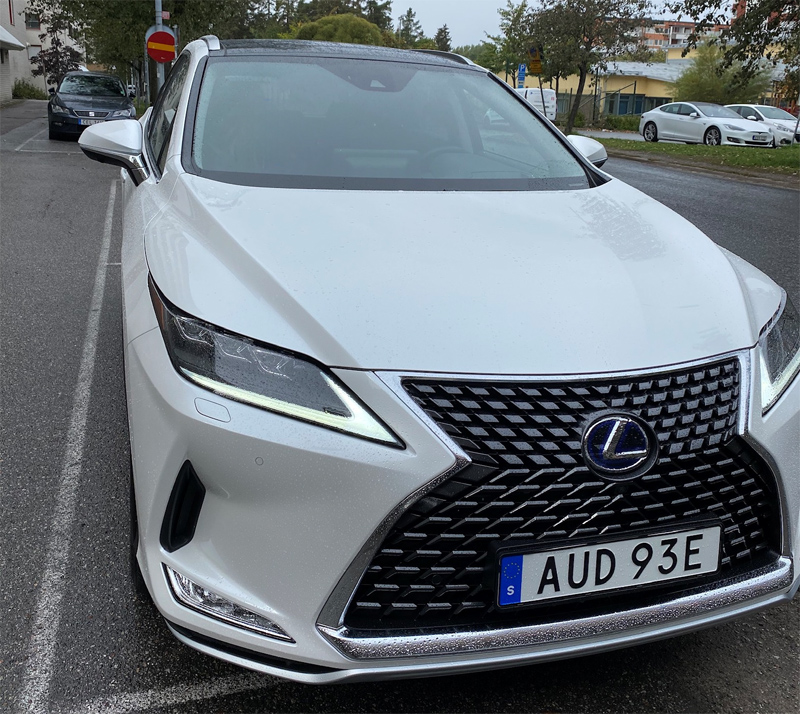 Vit Lexus RX450 H AWD stulen i Kista, Stockholm