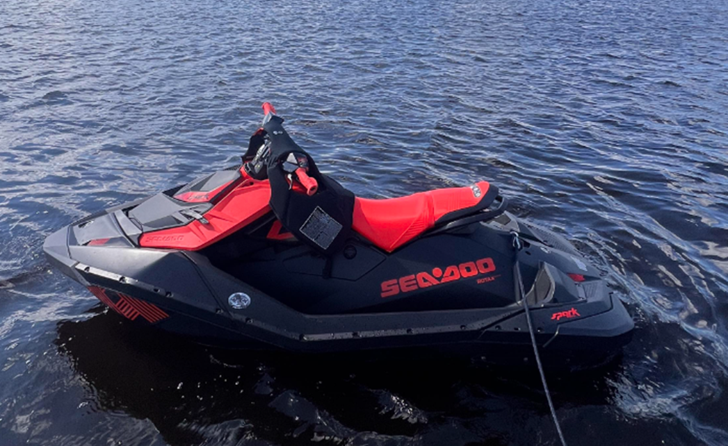 Sea Doo Spark Trixx stulen på trailer i Uppsala 