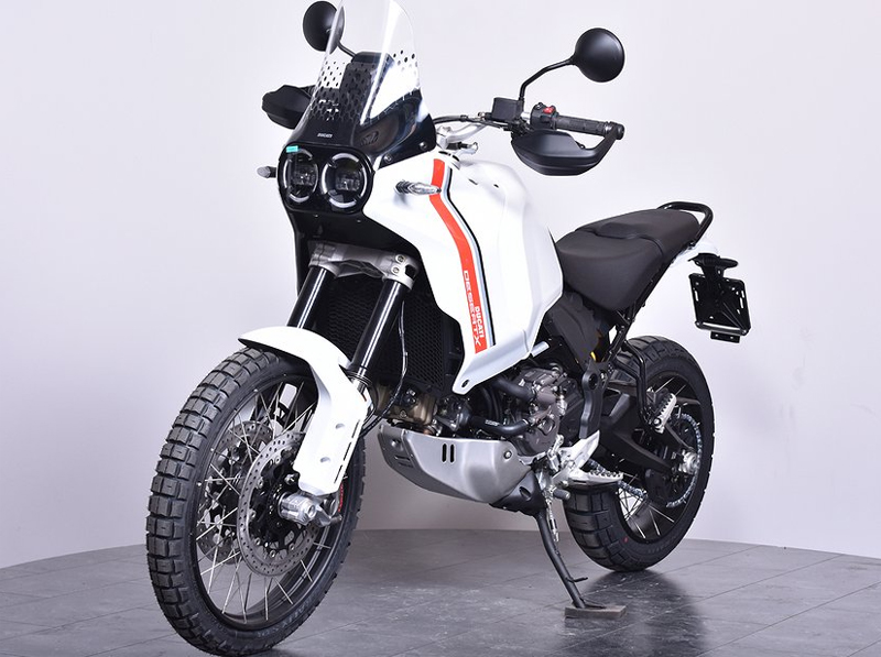 Vit Ducati Desert X stulen i Gråbo nordost om Göteborg