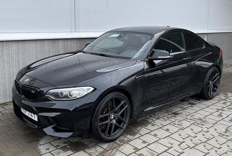 Svart BMW M2 stulen öster om Trelleborg