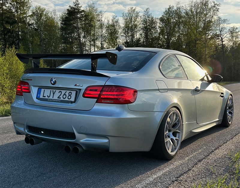 Folierad grön metallic BMW M3 Coupé E92 stulen i Solna