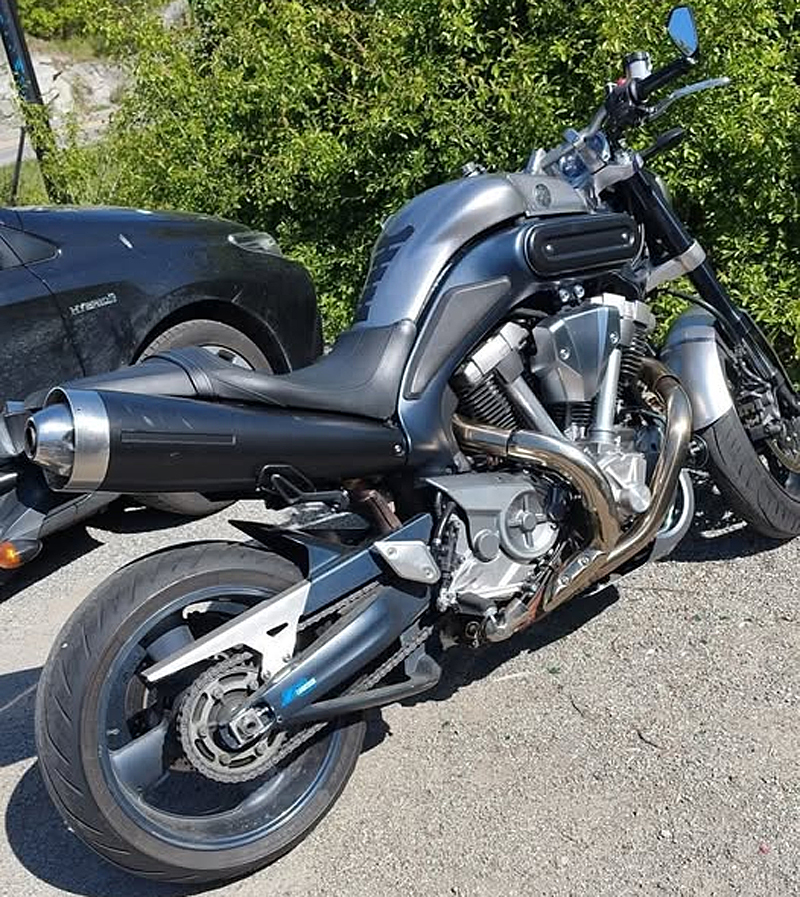 Grå Yamaha MT-01 stulen i Farsta, Stockholm