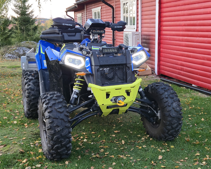 Blå Polaris Scrambler XP 1000 S stulen nordväst om Järvsö