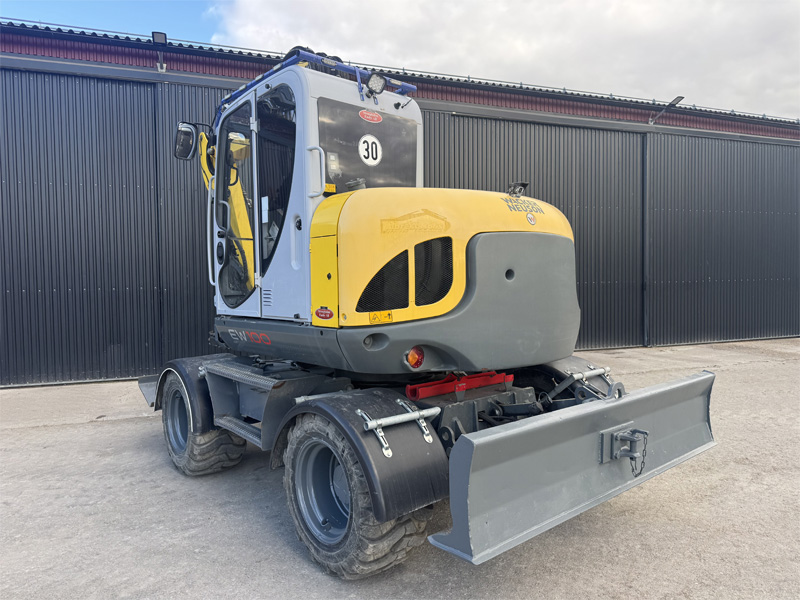 Hjulburen grävmaskin Wacker Neuson EW100 stulen i Ormkärr, Bandhagen.
