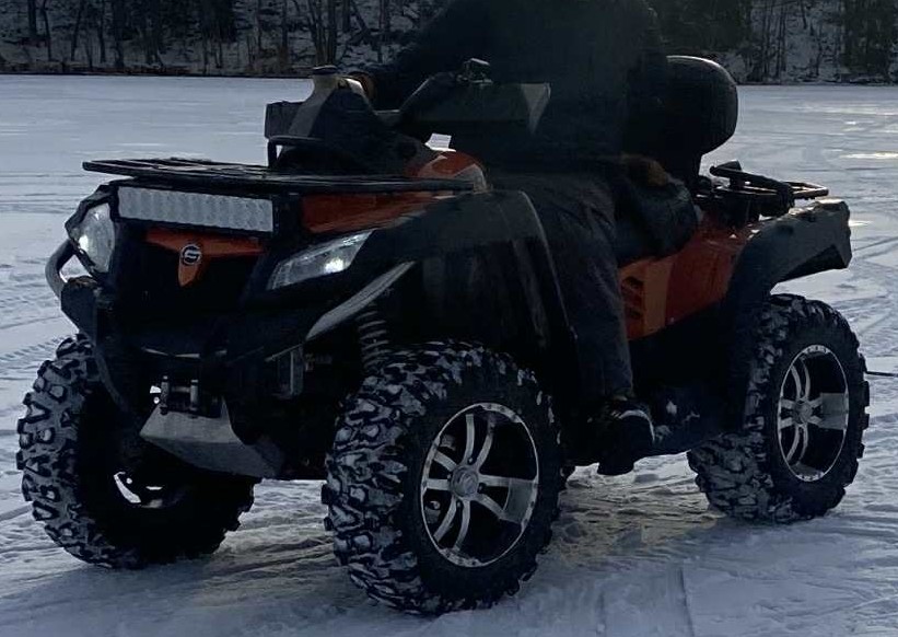 Fyrhjuling CFMoto CForce 820 LE stulen i Gottröra utanför Norrtälje