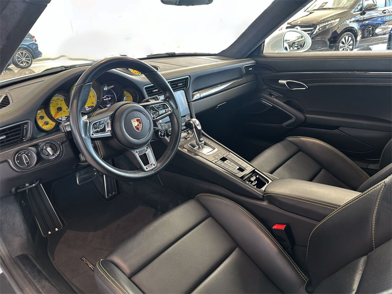 Vit Porsche 911/991 Turbo S stulen på Hammarö, Karlstad