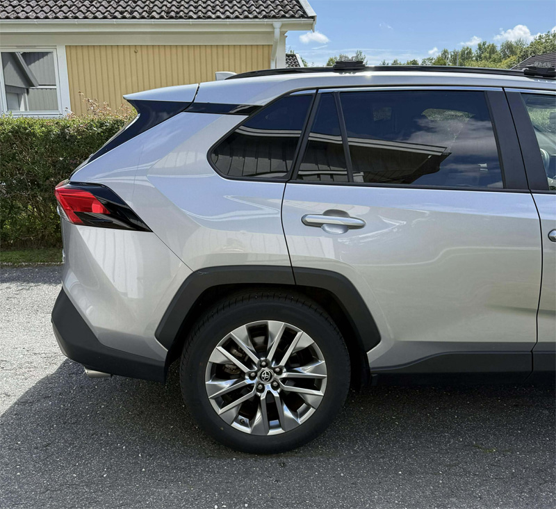 Silvermetallic Toyota RAV4 Hybrid AWD Executive Premium stulen i Karlshamn
