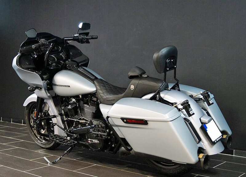 Silvermetallic Harley Davidson Road Glide Special stulen utanför Ängelholm