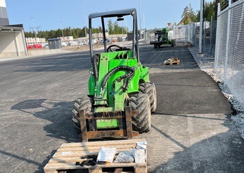 Grön kompaktlastare Avant 520 stulen i Vallentuna