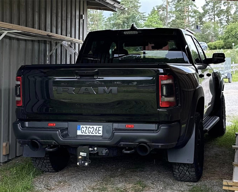 Svart RAM 1500 TRX Crew Cab stulen i Lidköping