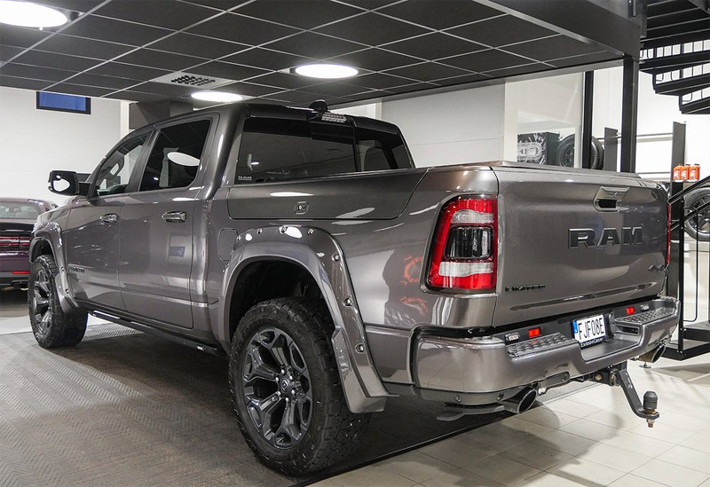 Mörkgrå RAM 1500 Crew Cab Night Edition stulen i Osby