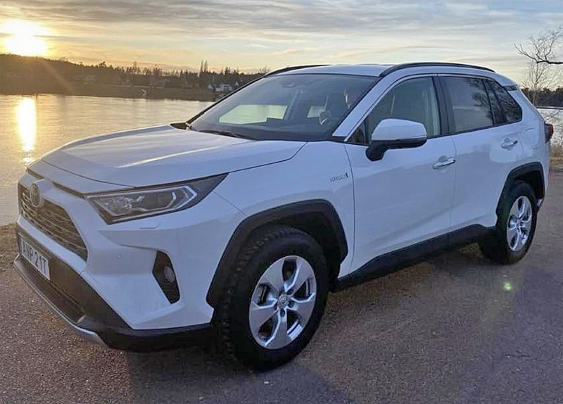 Vit Toyota RAV4 Hybrid AWD stulen i Vålberg väster om Karlstad