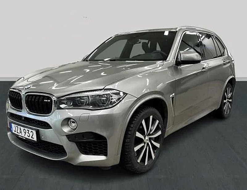 Grå metallic BMW X5 M stulen i Trelleborg