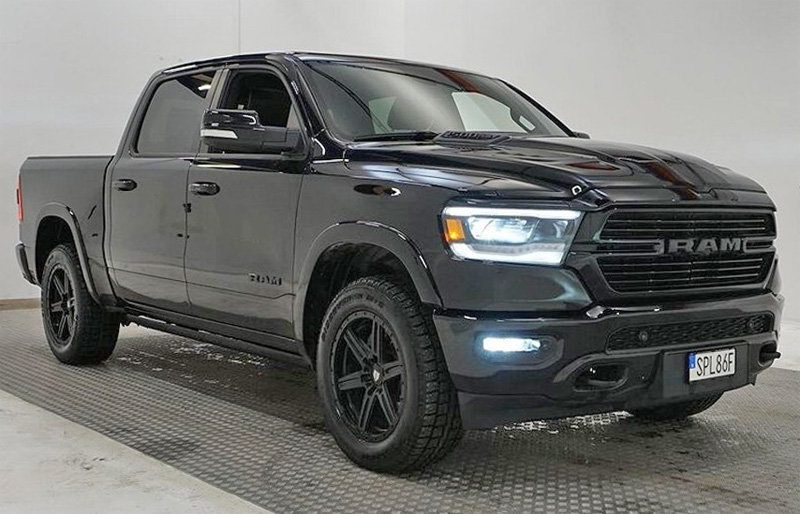 Svart RAM 1500 Crew Cab Laramie Night Edition stulen i Sundbyberg utanför Stockholm