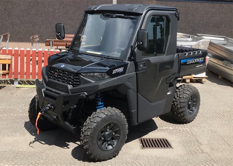 Två fyrhjulingar, svart Polaris Ranger 570 Nordic och grön Yamaha YFM450 Grizzly stulna vid inbrott i Moheda