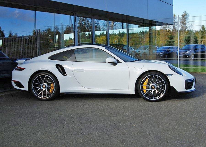 Vit Porsche 911/991 Turbo S stulen på Hammarö, Karlstad