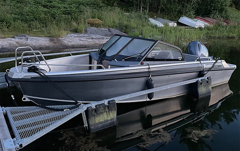 Buster XXL med 150 HK Yamaha stulen på Ljusterö