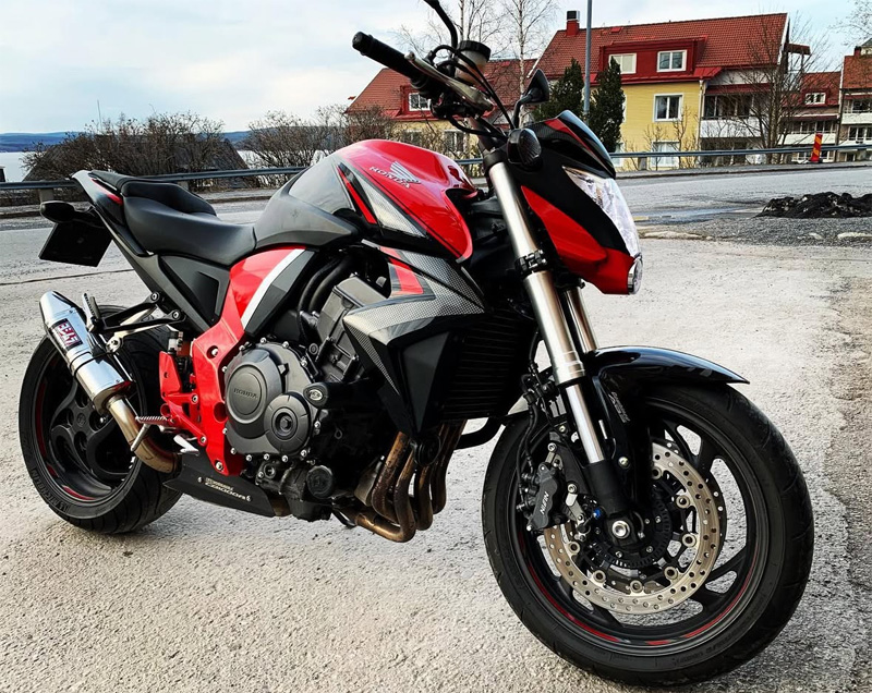 Röd Honda CB1000R stulen i Härnösand