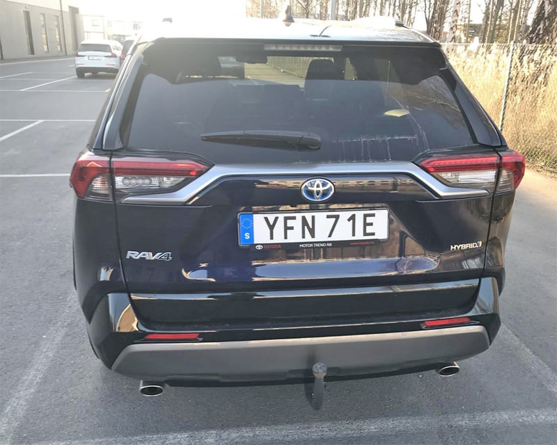 Blå Toyota RAV4 Hybrid AWD stulen i Källby mellan Lidköping och Götene