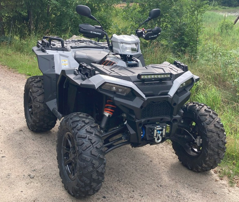 Grå fyrhjuling Polaris Sportsman XP 1000 S stulen utanför Härryda