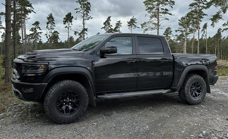 Svart RAM 1500 TRX Crew Cab stulen i Lidköping