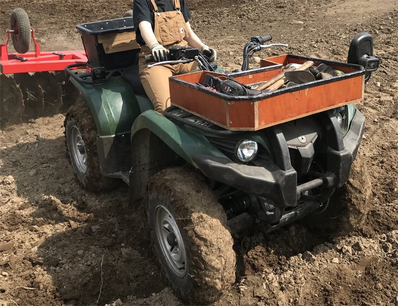 Två fyrhjulingar, svart Polaris Ranger 570 Nordic och grön Yamaha YFM450 Grizzly stulna vid inbrott i Moheda