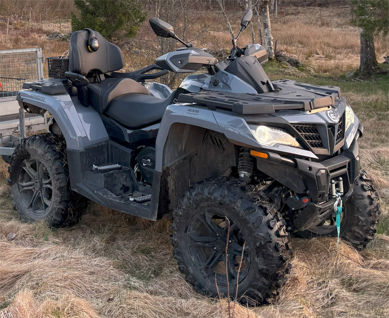 Grå fyrhjuling CF Moto CForce 850 XC stulen i Hålta väster om Kungälv