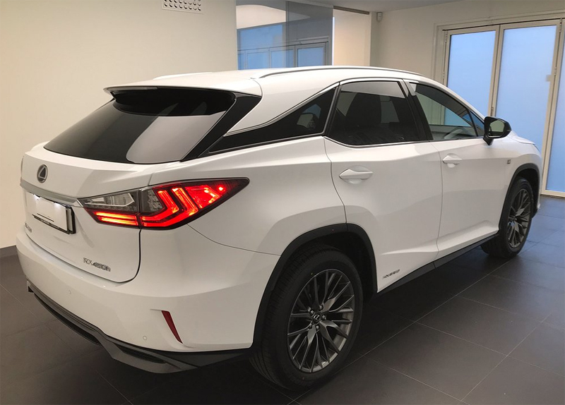 Vit Lexus RX 450h AWD F-Sport stulen i Sundbyberg utanför Stockholm