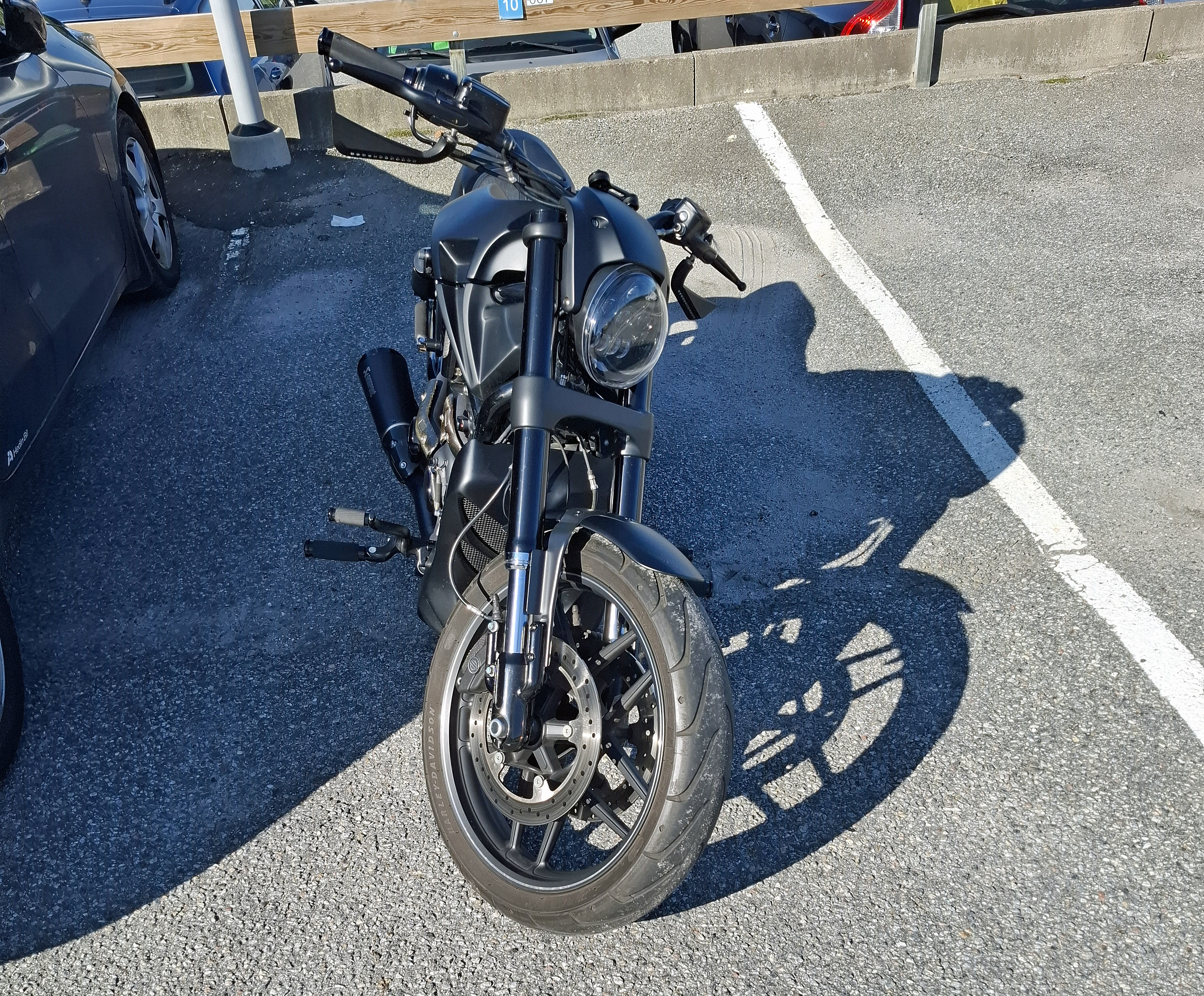 Harley Davidson VRSCDX Night Rod Special stulen vid Görvälnsbadet, Järfälla