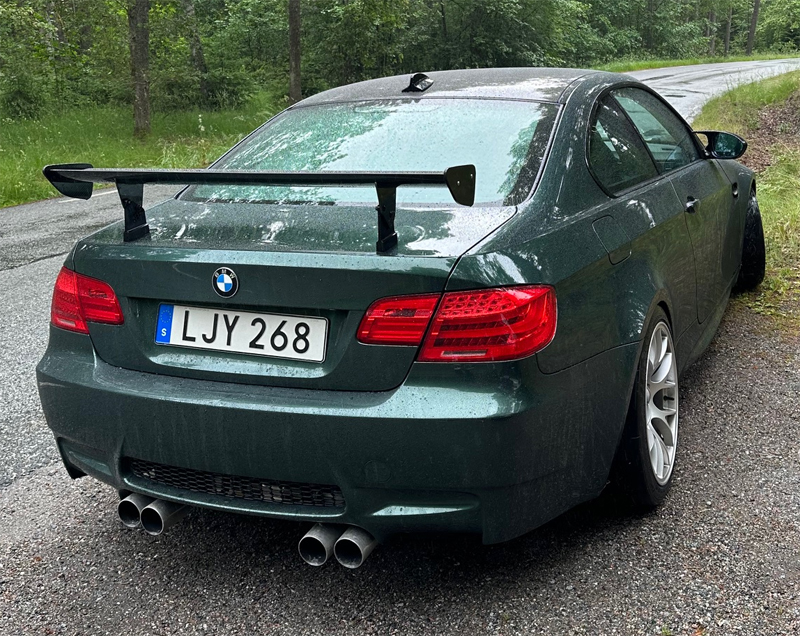 Folierad grön metallic BMW M3 Coupé E92 stulen i Solna