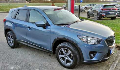 Blå metallic Mazda CX-5 stulen i Staffanstorp