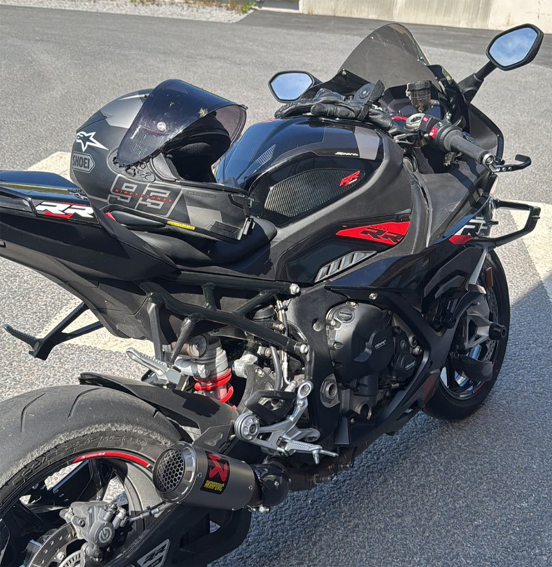Svart BMW S 1000 RR stulen i Uppsala