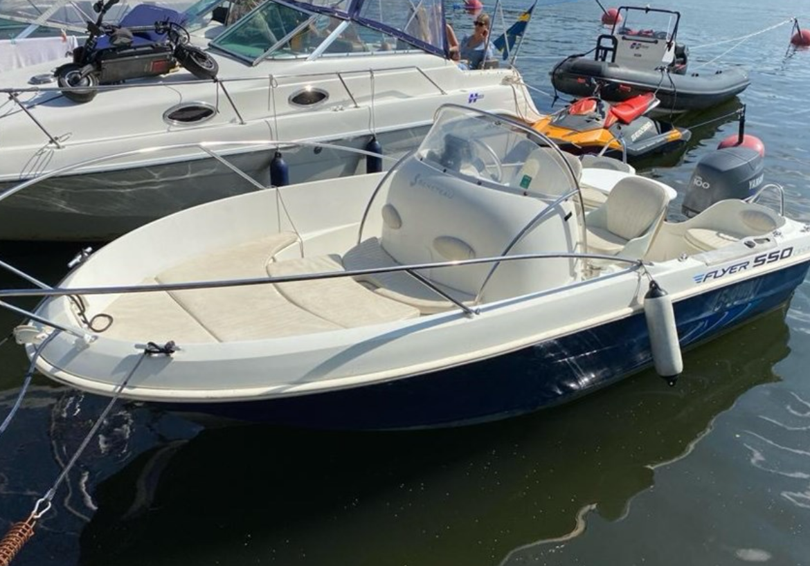 Beneteau Flyer 550 med 100 Hk Yamaha stulen i centrala Stockholm