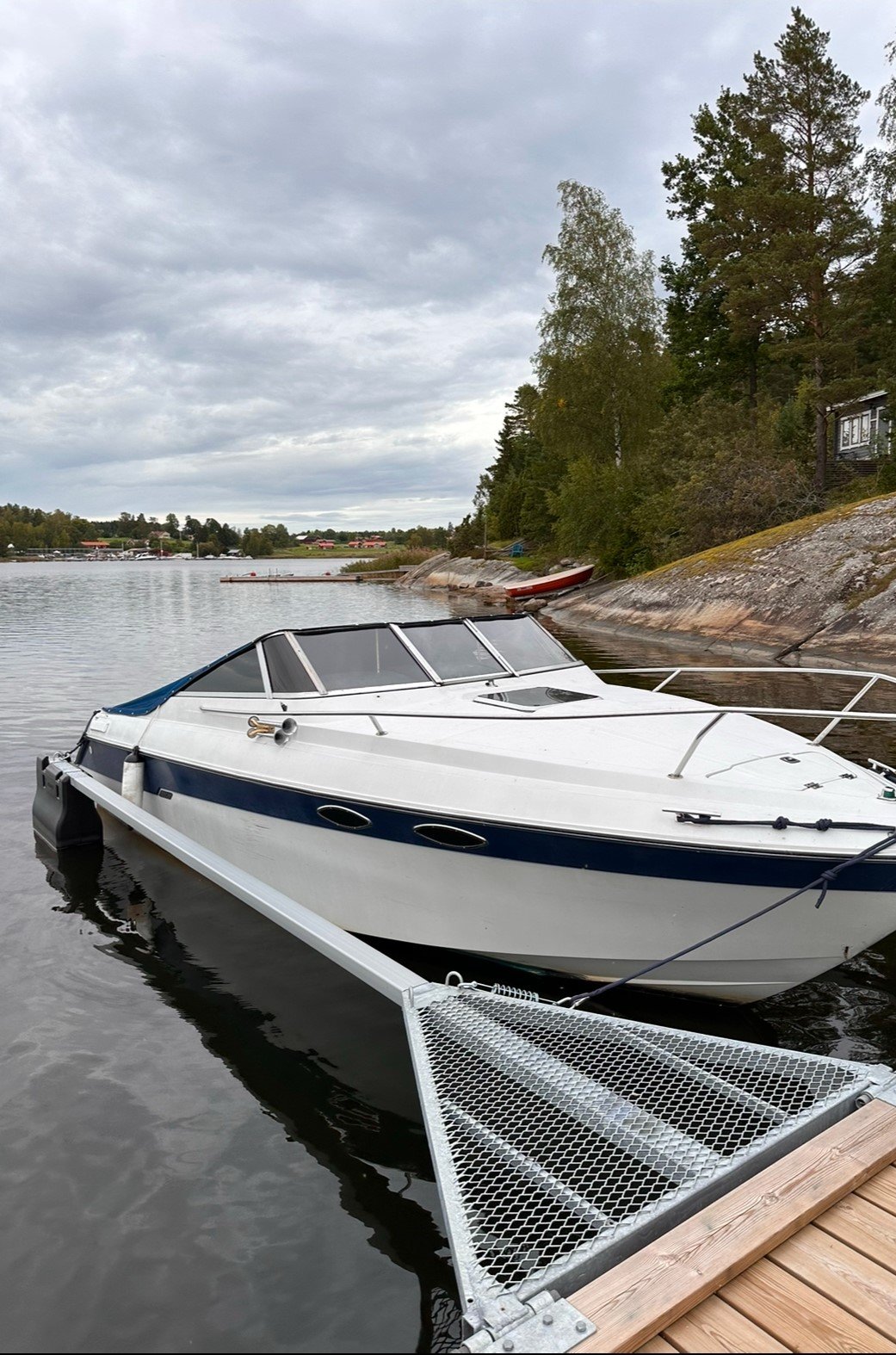 Donzi 25 Regazza stulen i Bergshamra söder om Norrtälje