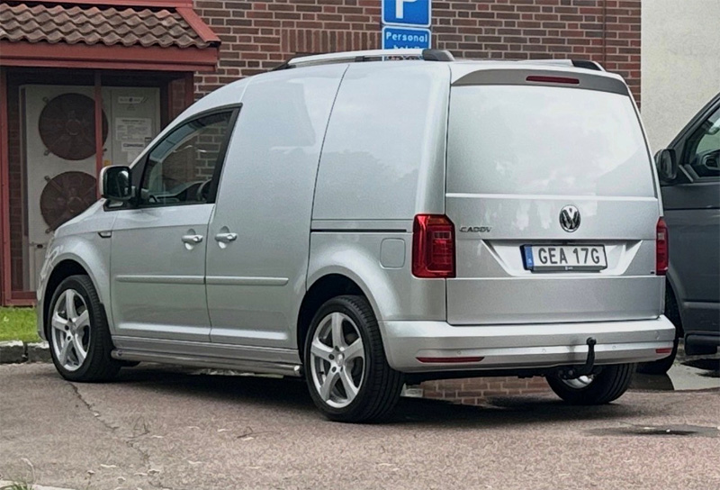 Silvermetallic Volkswagen Caddy Van stulen i Borlänge
